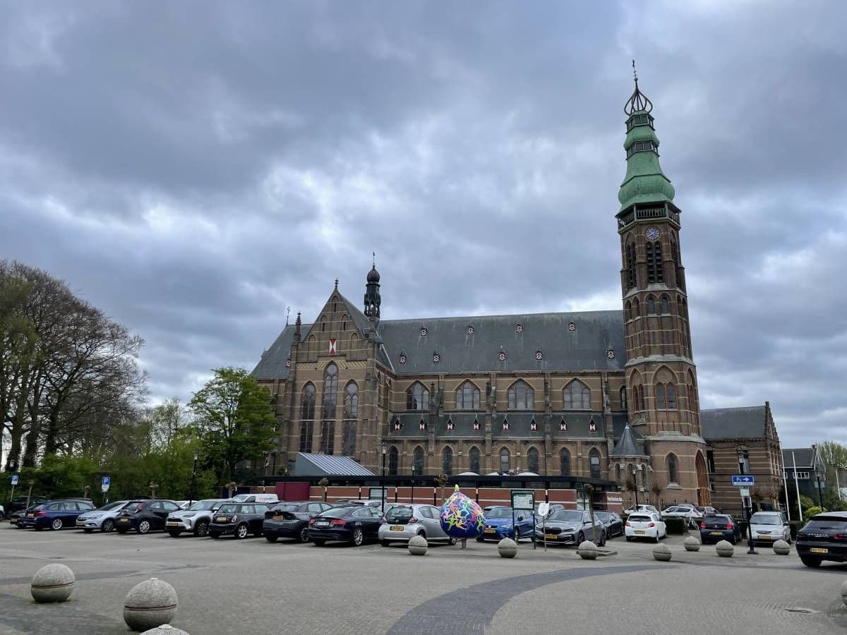 A church in the center of a Dutch city