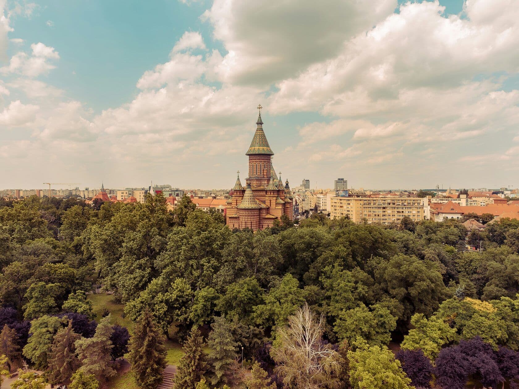 Catedrala Mitropolitană din Timișoara într-o zi însorită, în timpul unei vacanțe în familie.