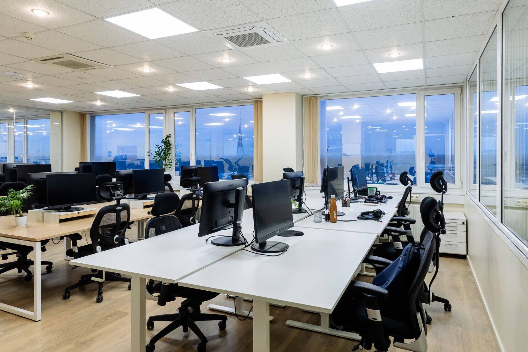 DiscoverCars office space
