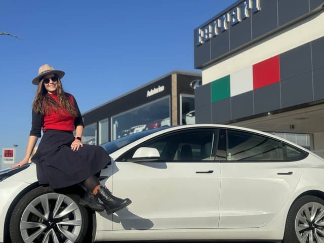 Bologna Havalimanı’nda bir Tesla Model 3 kiralama ile ilgili Sukran Ipek K. tarafından bir fotoğraf (04.12.23)