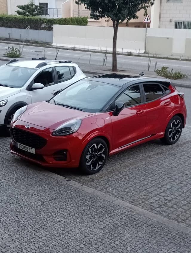 Foto 1 de Iara B. sobre o aluguer de um Volkswagen Polo no aeroporto do Porto (12/09/23)