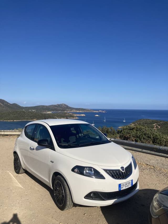 Photo 1 par Francis G. sur la location d'un Lancia Ypsilon à Cagliari (18/07/25)