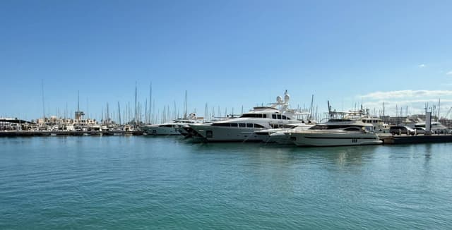 Foto 1 av Anders Niclas G. om att hyra en Seat Arona i Alicante (25-04-07)