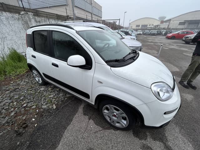 Foto di Giovanni G. sul noleggio di una Volkswagen Up all’aeroporto di Firenze (13/03/24)