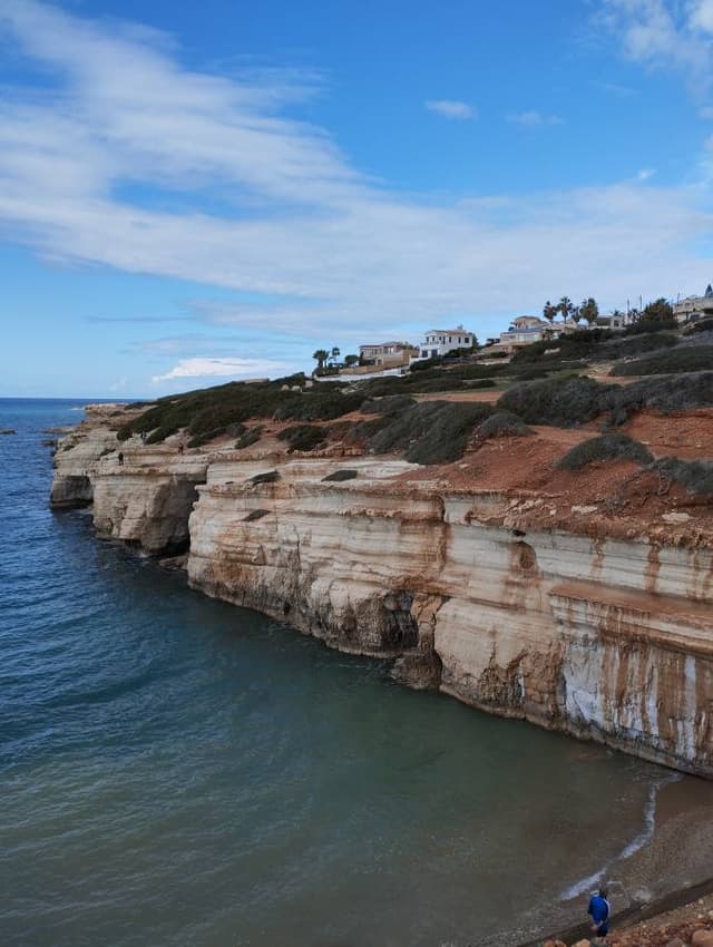 Zdjęcie 1 wykonane przez Jaroslaw P. dotyczące wynajmu Volkswagen Up w na Lotnisku w Pafos dnia (31.01.25)