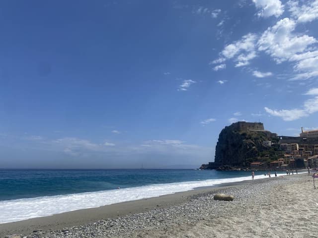 Photo 1 by Giuseppina S. about renting a Peugeot 208 in Reggio di Calabria (6/12/24)