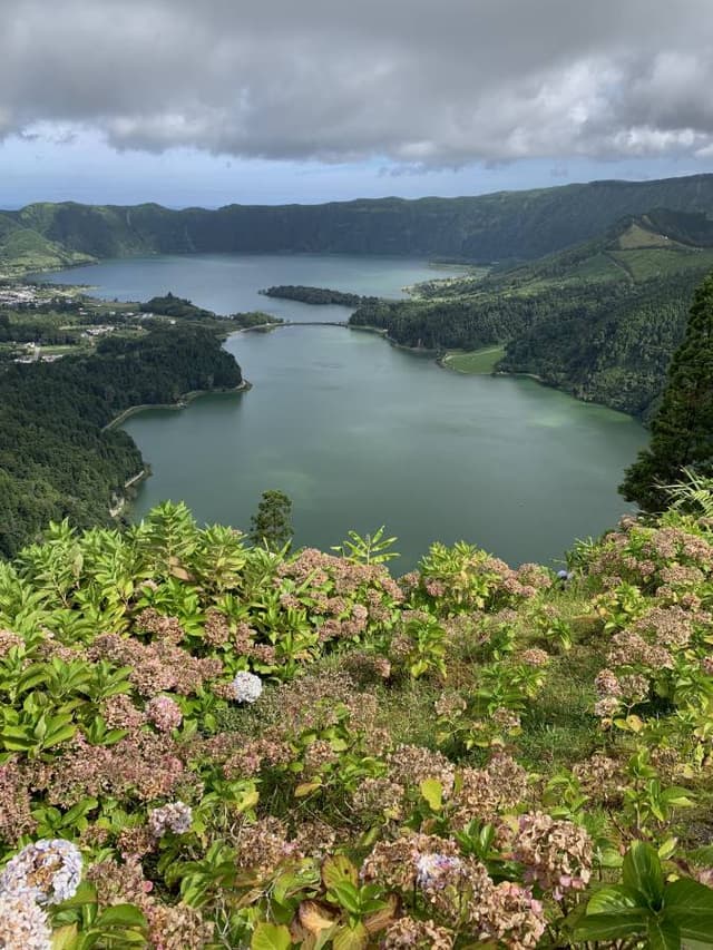 Photo 1 par Nathalie L. sur la location d'un Opel Corsa Hatchback au Portugal - aux îles des Açores (26/09/23)