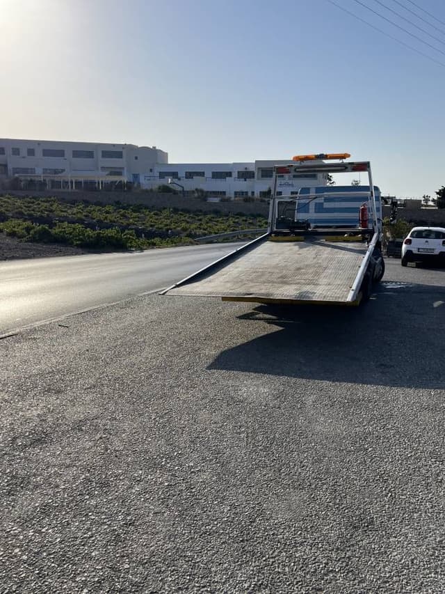 Photo 1 by Rafael L. about renting a Toyota Yaris at Santorini Airport (7/28/25)