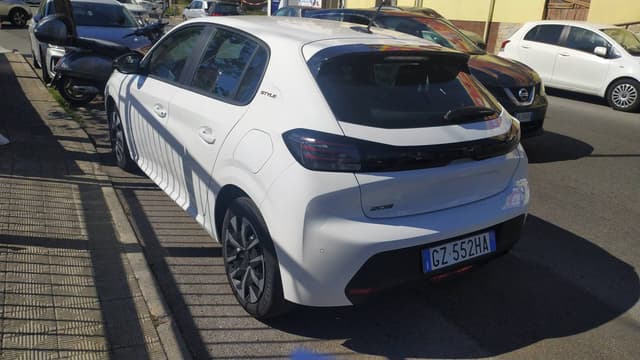 Zdjęcie 1 wykonane przez Dariusz W. dotyczące wynajmu Fiat 500 w na Lotnisku Reggio di Calabria dnia (9.06.25)