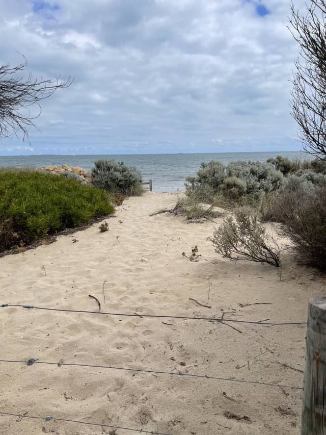 Photo 2 by Claire R. about renting a Kia Stonic in Perth (3/19/25)