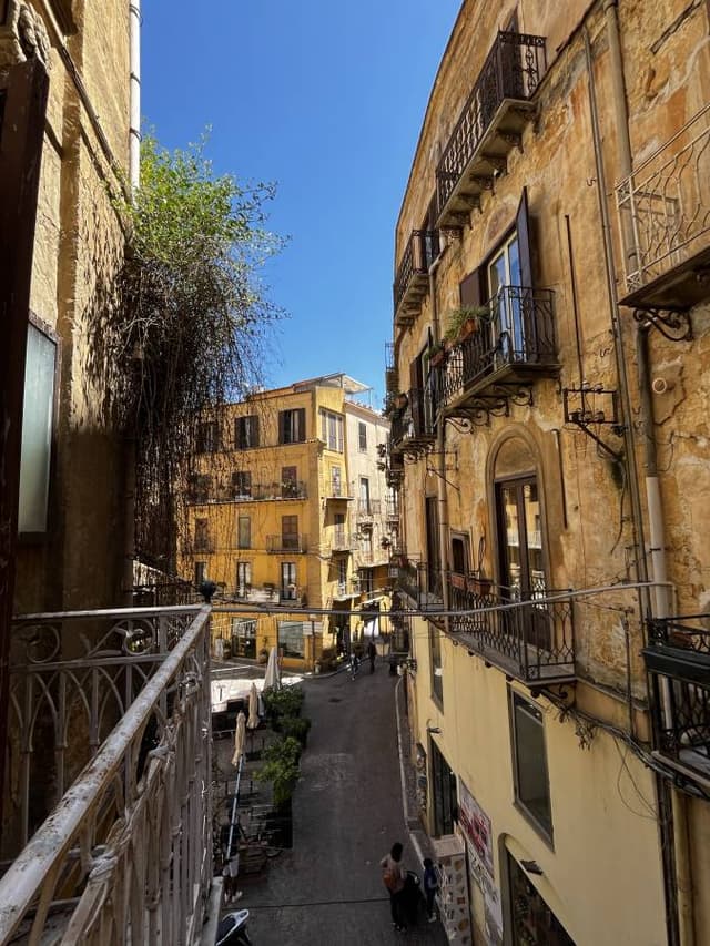 Photo 1 by Wes J. about renting a Renault Twingo in Palermo (5/18/24)