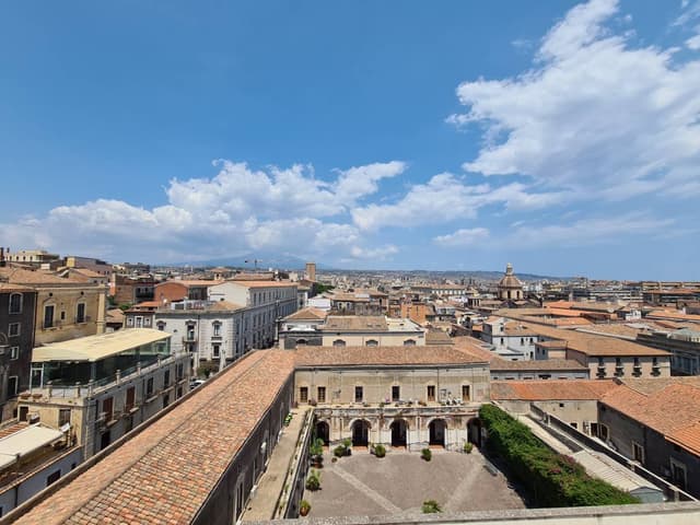 Zdjęcie 1 wykonane przez Robert S. dotyczące wynajmu Volkswagen Up w na Lotnisku Catania Fontanarossa dnia (28.07.24)