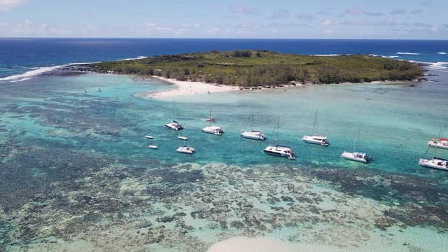 Photo 2 by Raymond A. about hiring a Suzuki Swift in Plaisance (31/03/25)