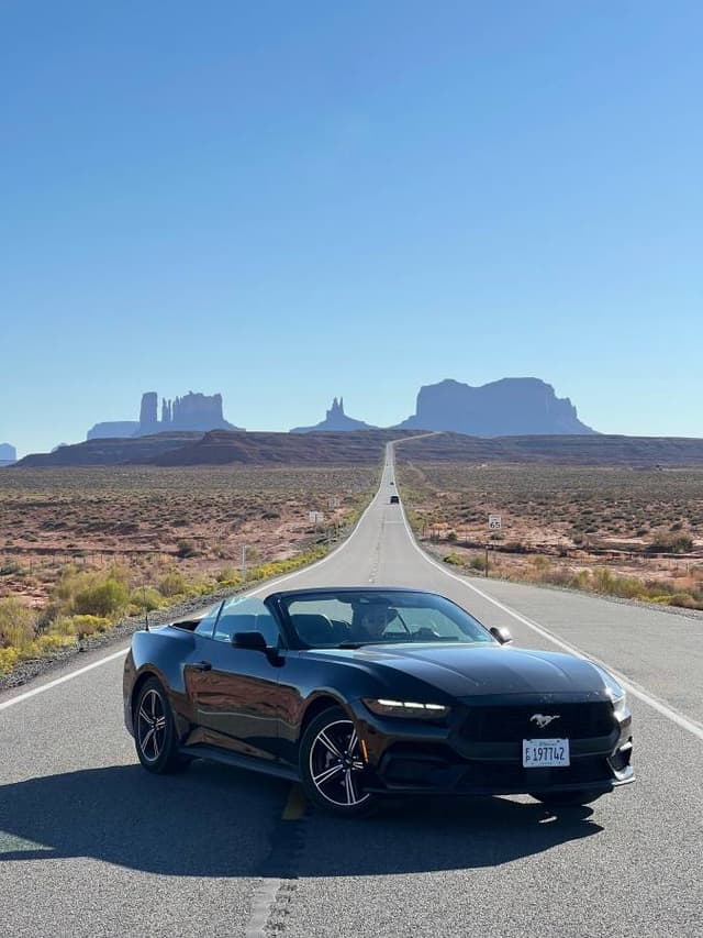 Zdjęcie 1 wykonane przez Bartosz K. dotyczące wynajmu Ford Mustang Cabrio w na Lotnisku Los Angeles dnia (27.09.25)