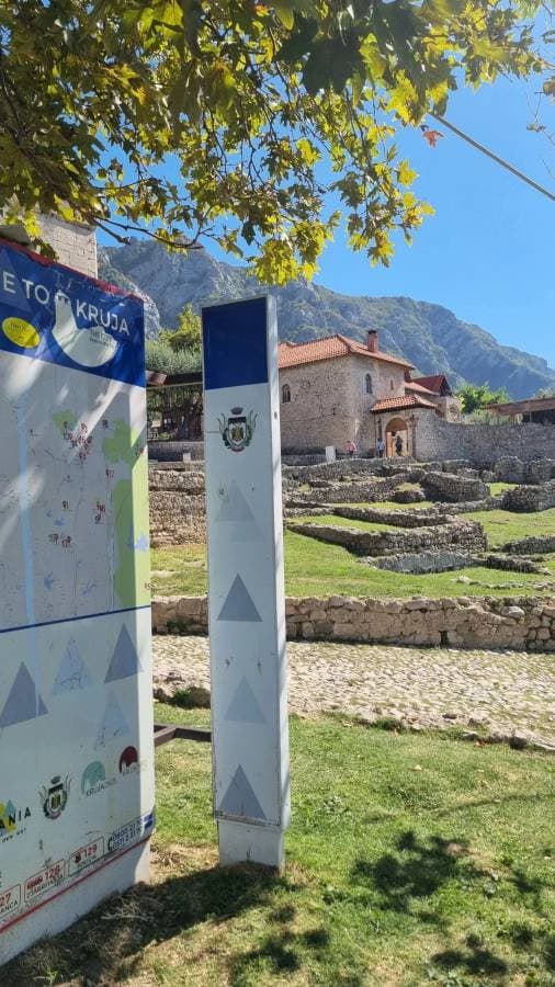 Foto 2 di Antonella S. sul noleggio di una Hyundai i10 in Albania (23/09/25)