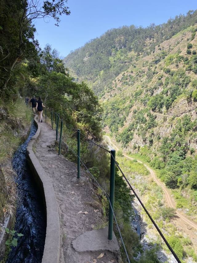 Foto 3 van Gilbert G. (6-8-24)