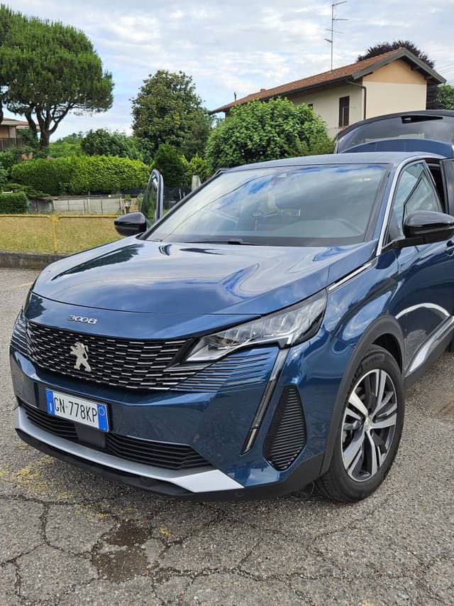 Photo 2 by Anil M. about renting a Peugeot 3008 in Milan (7/5/24)