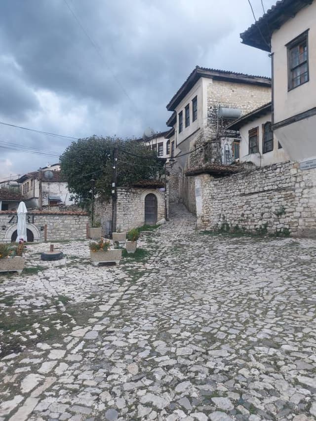Fotografie 1 realizată de Liviu V. despre închirierea unei mașini Fiat Tipo în Albania (06.11.23)