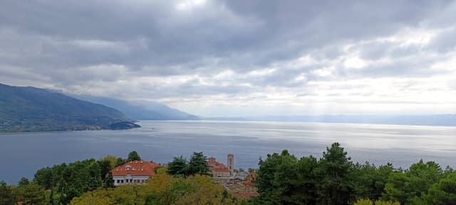 Üsküp Havalimanı’nda bir Skoda Octavia Estate kiralama ile ilgili Cihan C. tarafından 2 fotoğraf (25.10.24)