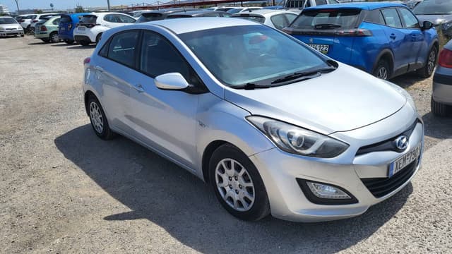 Zdjęcie wykonane przez Kamil T. dotyczące wynajmu Volkswagen Golf na Lotnisku w Atenach dnia (14.06.23)