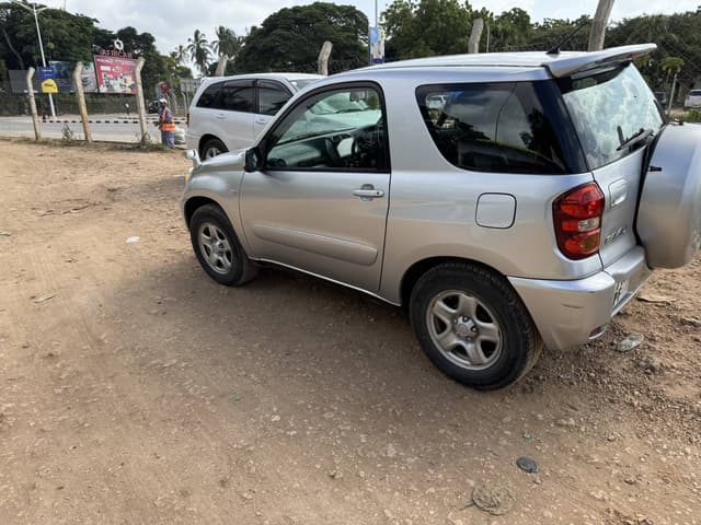 Photo 1 by Paulius R. about renting a Toyota RAV4 at Zanzibar Airport (3/5/25)