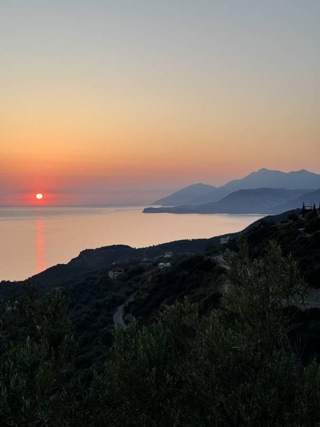 Photo 4 by Luna C. about renting a Fiat Tipo in Tirana (8/4/24)