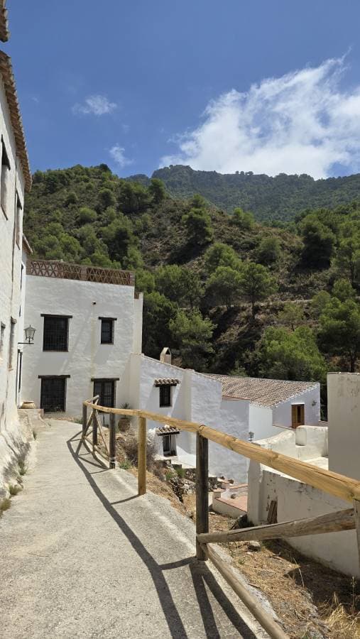 Photo 3 by Stuart D. about hiring a Nissan Juke at Malaga Airport (24/08/24)