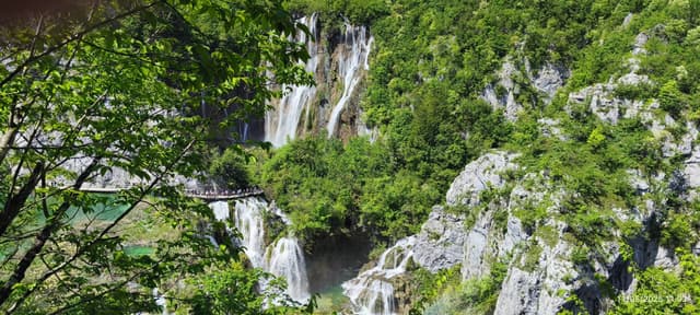 Photo 3 by Tan L. about renting a Volkswagen Taigo in Dubrovnik (5/21/25)