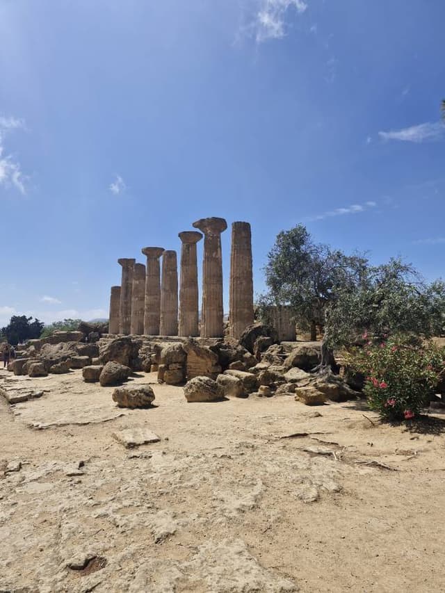 Foto 3 van Corina W. over het huren van een Jeep Compass op Palermo luchthaven (7-6-25)