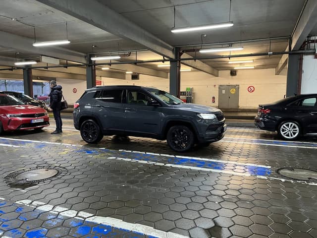 Bilde 3 av Kay B. om å leie en Fiat 500 på Hamburg flyplass (21.12.23)