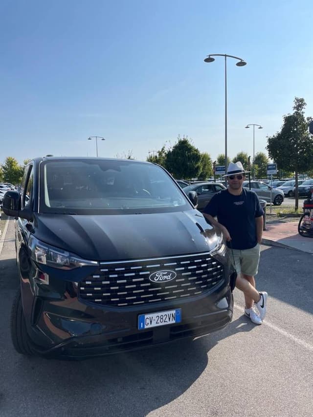 Photo by Nazmi Mutlu K. about renting a Ford Transit in Rome (8/28/24)