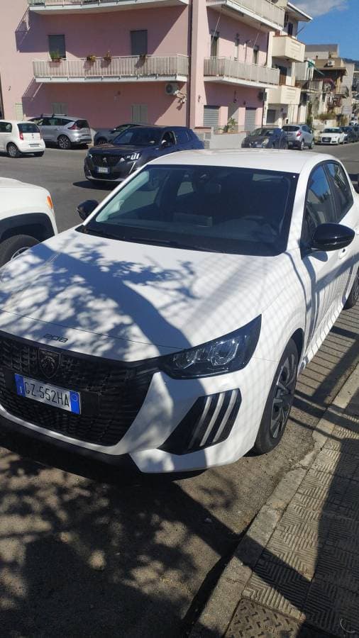 Zdjęcie 2 wykonane przez Dariusz W. dotyczące wynajmu Fiat 500 w na Lotnisku Reggio di Calabria dnia (9.06.25)