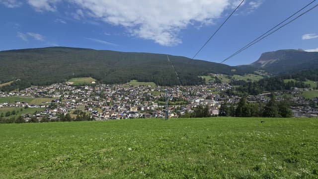 Photo 2 by Phuong T. about renting a Fiat 500X in Bergamo (8/27/24)