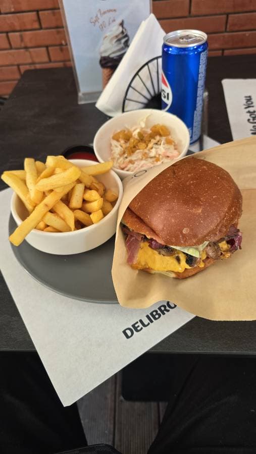 Photo 5 by Hasnain Aden H. about hiring a Volkswagen Polo in Albania (13/05/25)