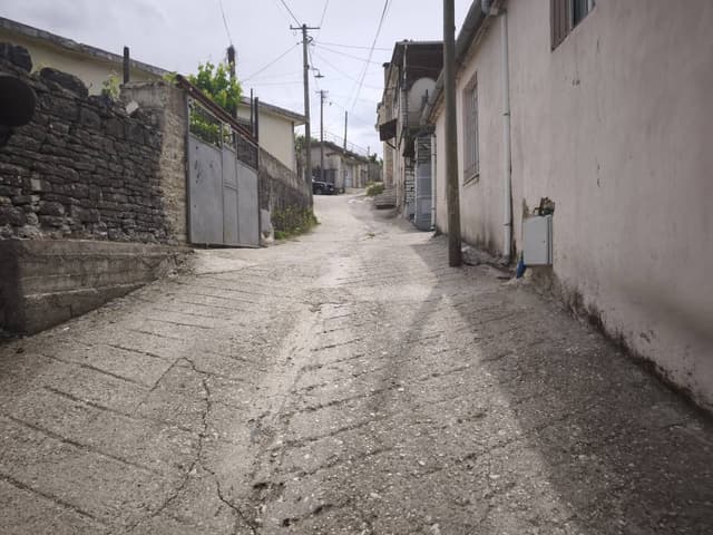 Photo 2 par SEVERINE W. sur la location d'un Volkswagen Polo en Albanie (24/05/25)
