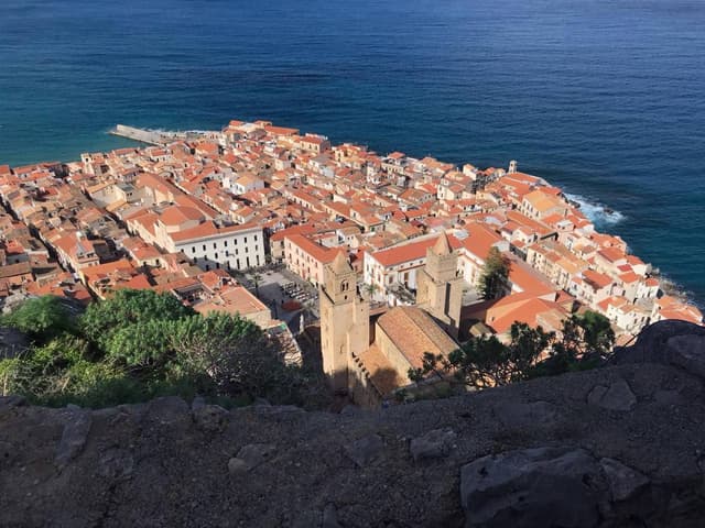 Photo 2 by Machteld Adelinde S. about renting a Renault Clio in Palermo (2/12/24)