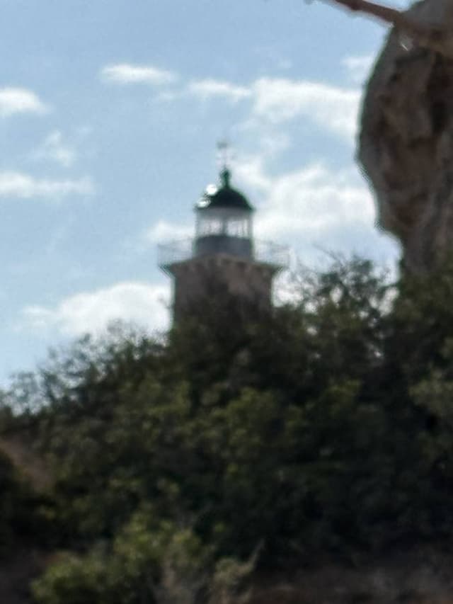 Photo 2 by Pinggao Z. about renting a Volkswagen Golf in Athens (6/2/25)