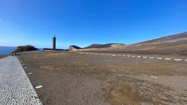 Photo 4 by Jorge B. (11/24/25)