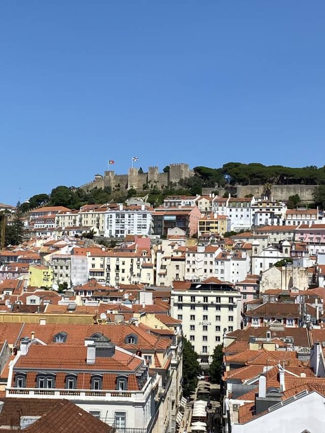 Photo 1 by Andrew V. about hiring a Seat Arona in Lisbon (04.08.24)