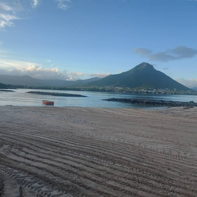 Photo 2 by Carol T. about renting a Honda Jazz at Mauritius Airport (3/20/24)