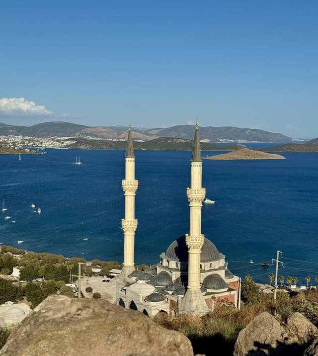 Фото 1 от oleg D. об аренде Citroen C3 в Бодруме (14.09.24)