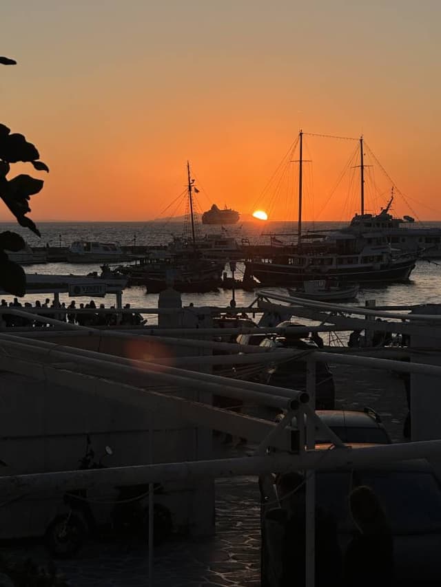 Foto 3 de Eduardo V. sobre o aluguer de um Hyundai i20 no porto de Mykonos (06/05/24)