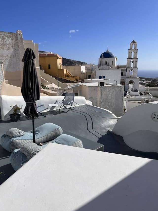 Foto 1 von Cornelia K. über die Anmietung eines Smart ForTwo Cabrio auf Santorini (16.10.23)