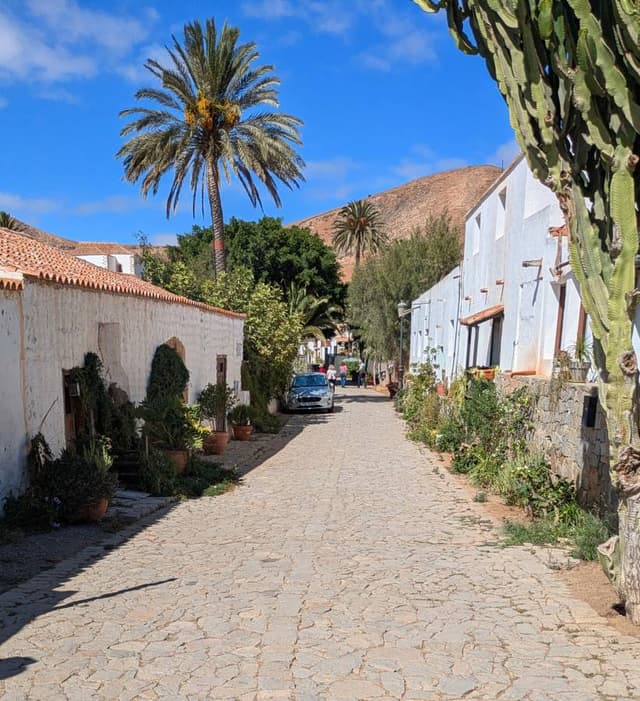 Photo 2 by Roger L. about renting a Volkswagen T-Cross in Fuerteventura (10/13/25)