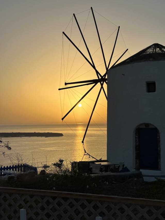 Foto di Andrea L. sul noleggio di una Volkswagen Up a Santorini (26/09/23)