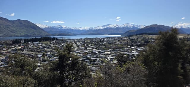 Photo 2 by Soun W. about renting a Toyota Alphard at Queenstown Airport (10/6/25)