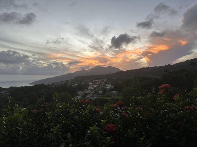 Photo 2 by Julie T. about renting a Dacia Duster in Guadeloupe (11/20/23)