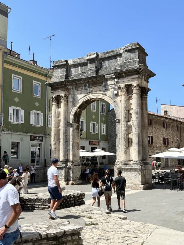 Photo 4 by James B. about hiring a Peugeot 308 at Pula Airport (08.07.24)