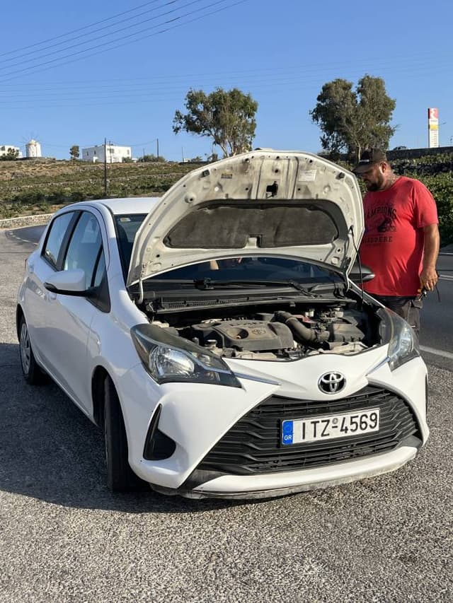 Photo 2 by Rafael L. about renting a Toyota Yaris at Santorini Airport (7/28/25)