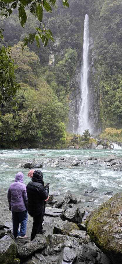 Photo 3 by Soun W. about renting a Toyota Alphard at Queenstown Airport (10/6/25)